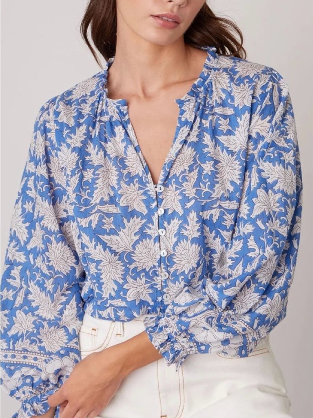 Velvet by Graham & Spencer Blue Floral Peasant Women’s Top